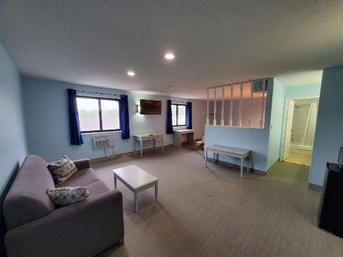 Coastal Inn & Suites image 11
