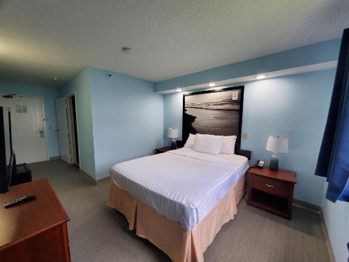 Coastal Inn & Suites image 12