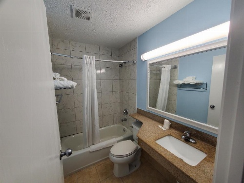 Coastal Inn & Suites image 17
