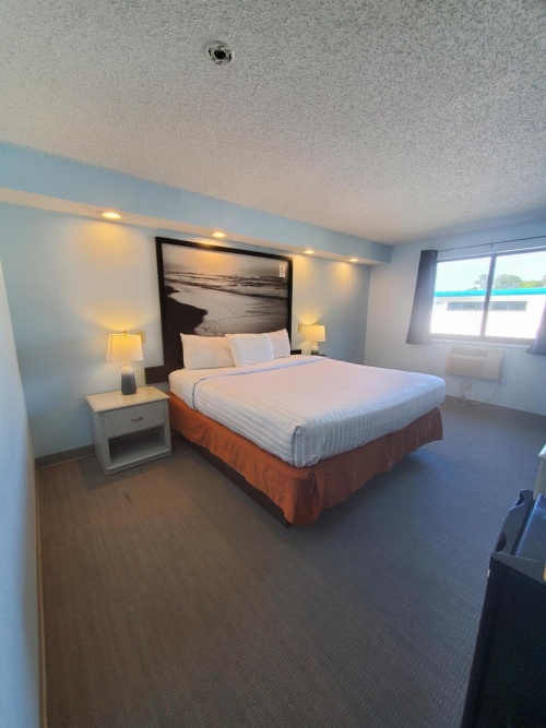 Coastal Inn & Suites image 2