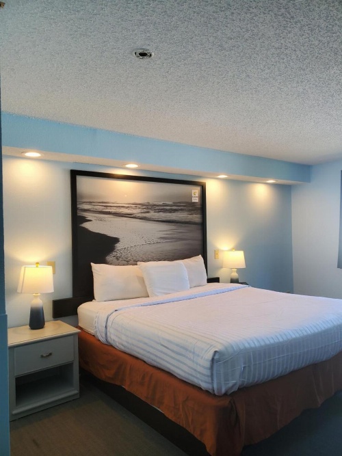 Coastal Inn & Suites image 4