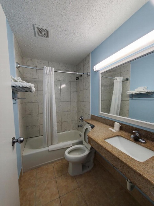Coastal Inn & Suites image 5