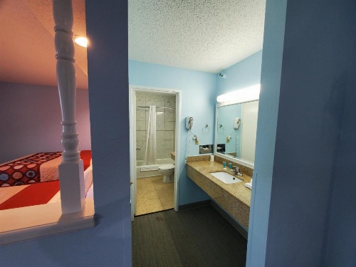 Coastal Inn & Suites image 7